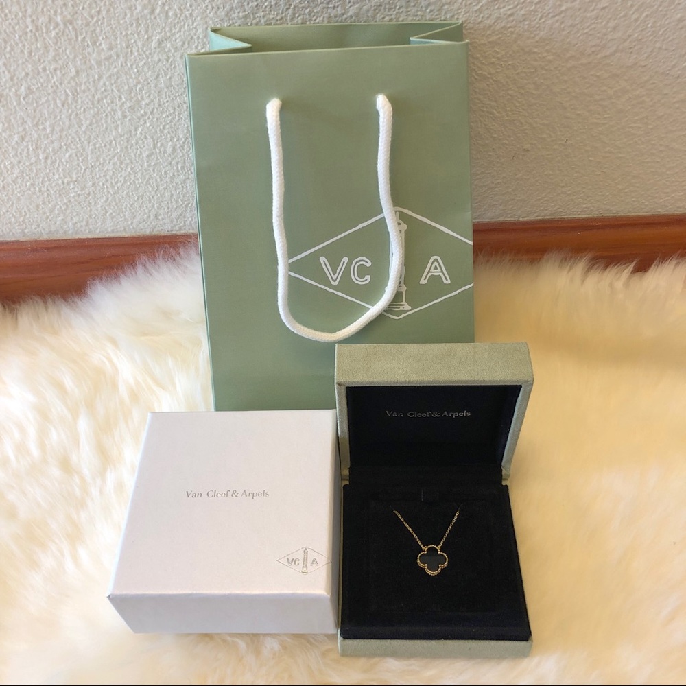 Van Cleef & Arpels Alhambra Black Onyx Yellow Gold